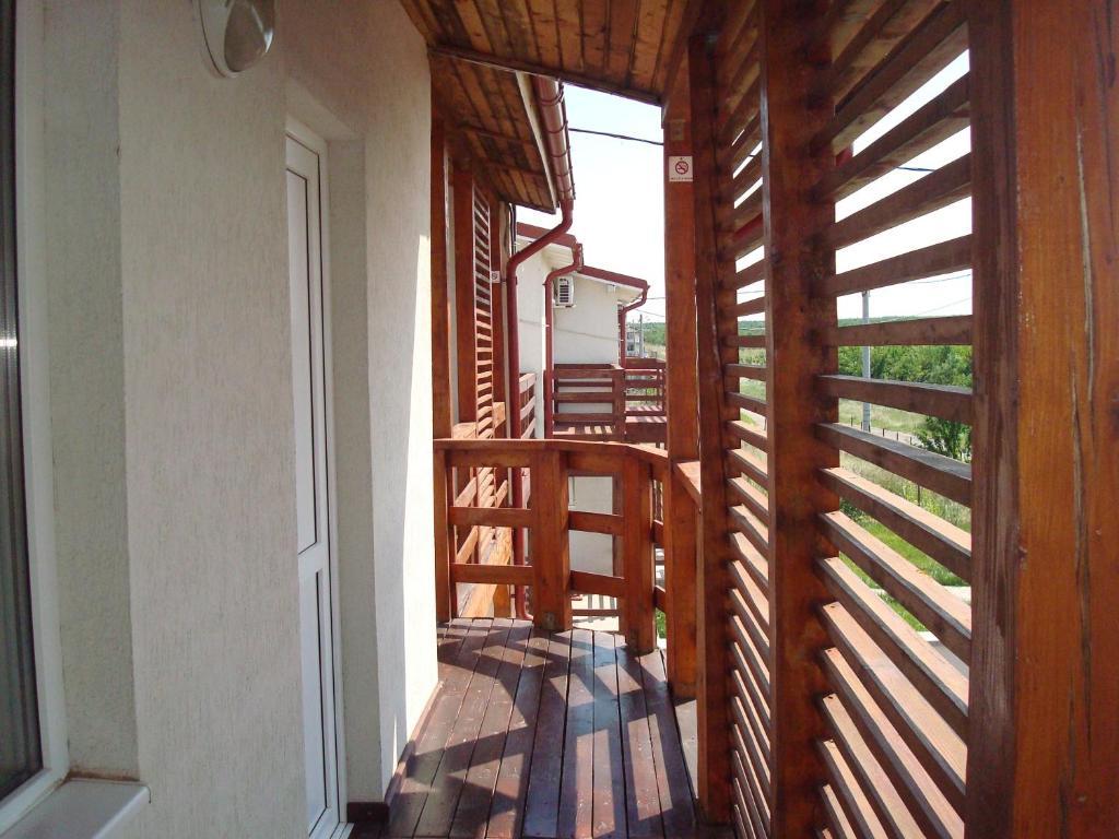Pension Oasis Костінешть Екстер'єр фото