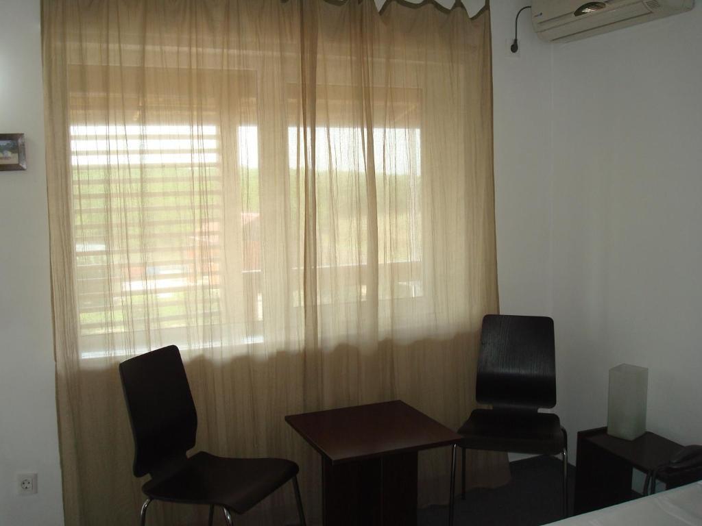 Pension Oasis Костінешть Екстер'єр фото